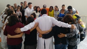 Um abraço coletivo simbolizou o Mamaço na UBSF Nova Lima.