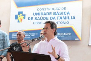 O prefeito Marquinhos Trad durante lançamento da obra. (Foto: Denilson Secreta)