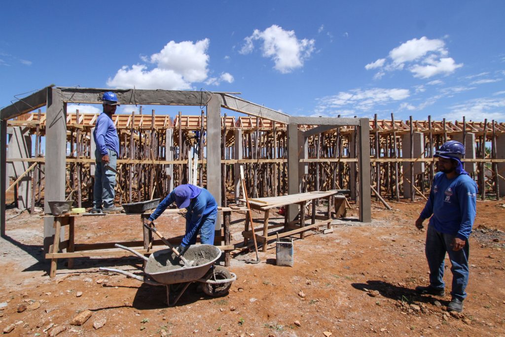 Prefeitura retoma construção de escola com 14 salas de aula no Bairro Parati