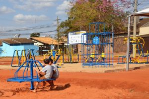 Prefeitura entrega parquinho e academia ao ar livre no Parque dos Girassóis na Capital