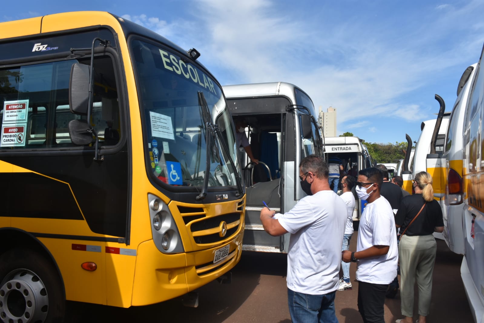 Para garantir segurança dos estudantes da área rural, ônibus da Reme passam por vistoria da Semed e TCE-MS